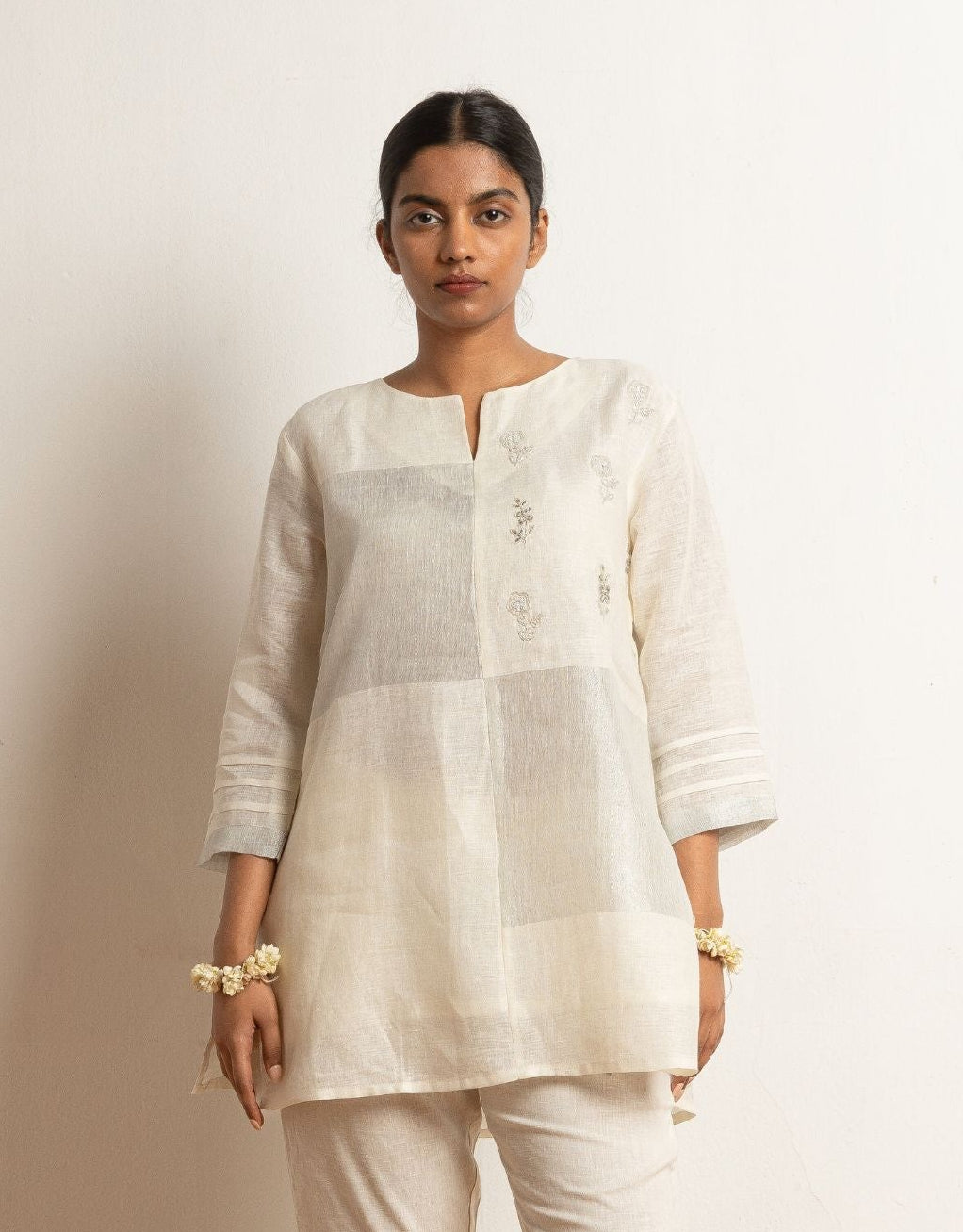Off white Sliver Zari Linen Set
