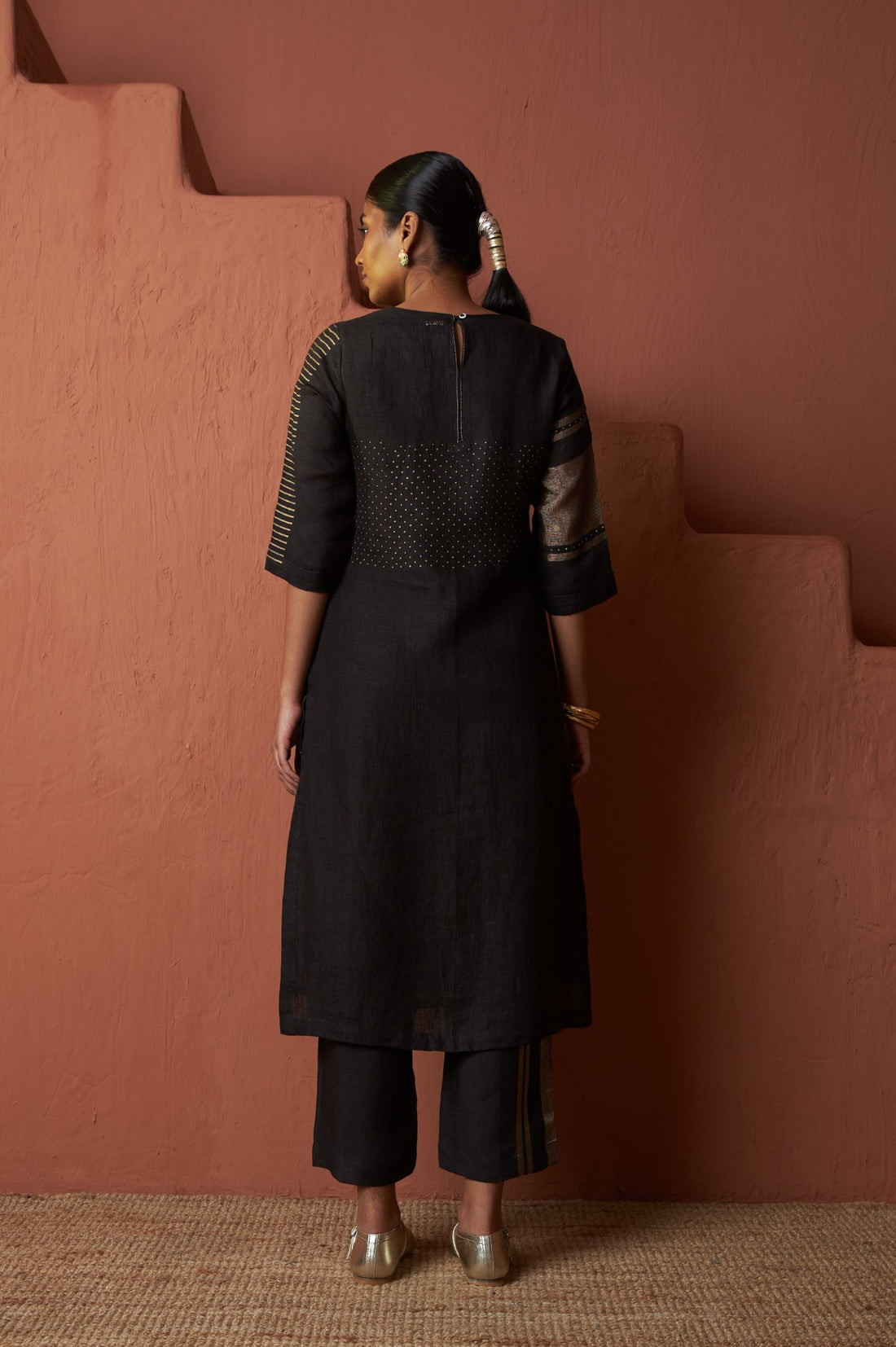 Black Zari Linen Set with Badla