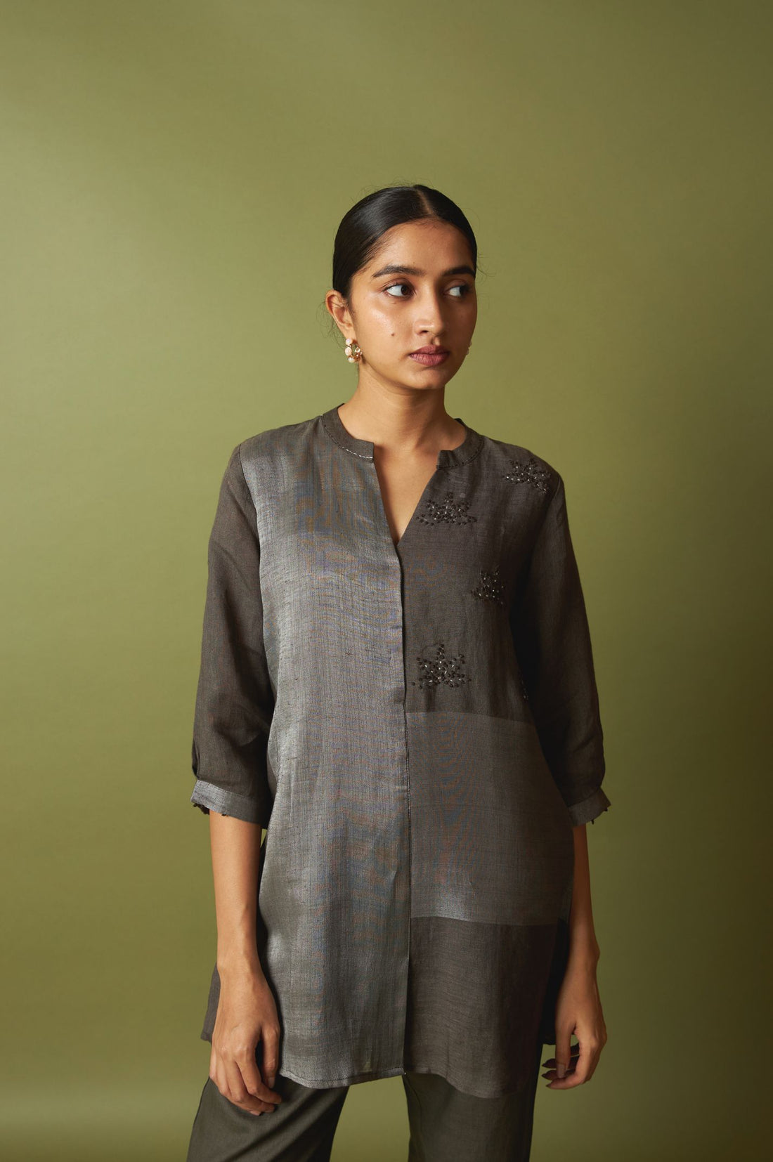 Sliver Zari Linen Set with Handwork
