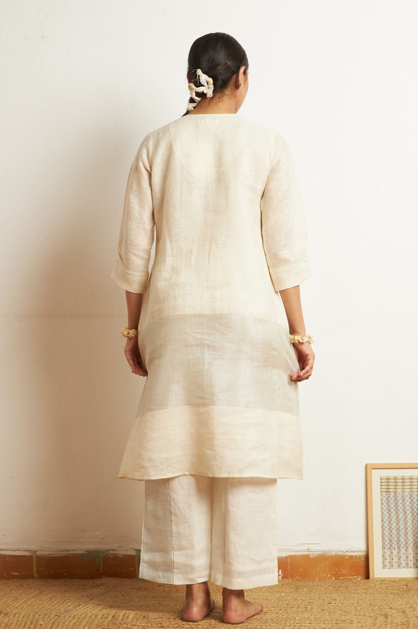 Off White Zari Kurta Set with Pita Handwork