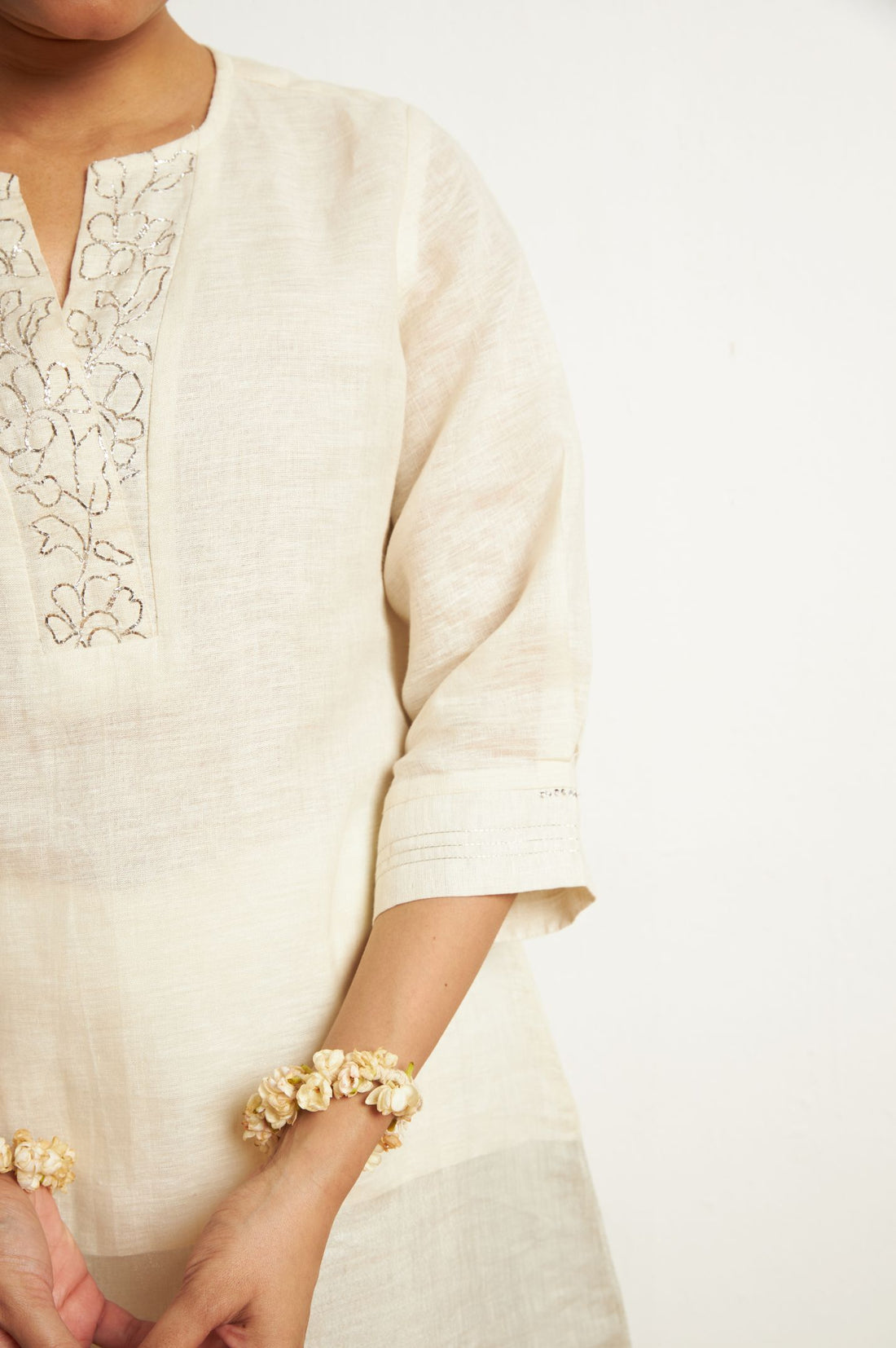 Off White Zari Kurta Set with Pita Handwork