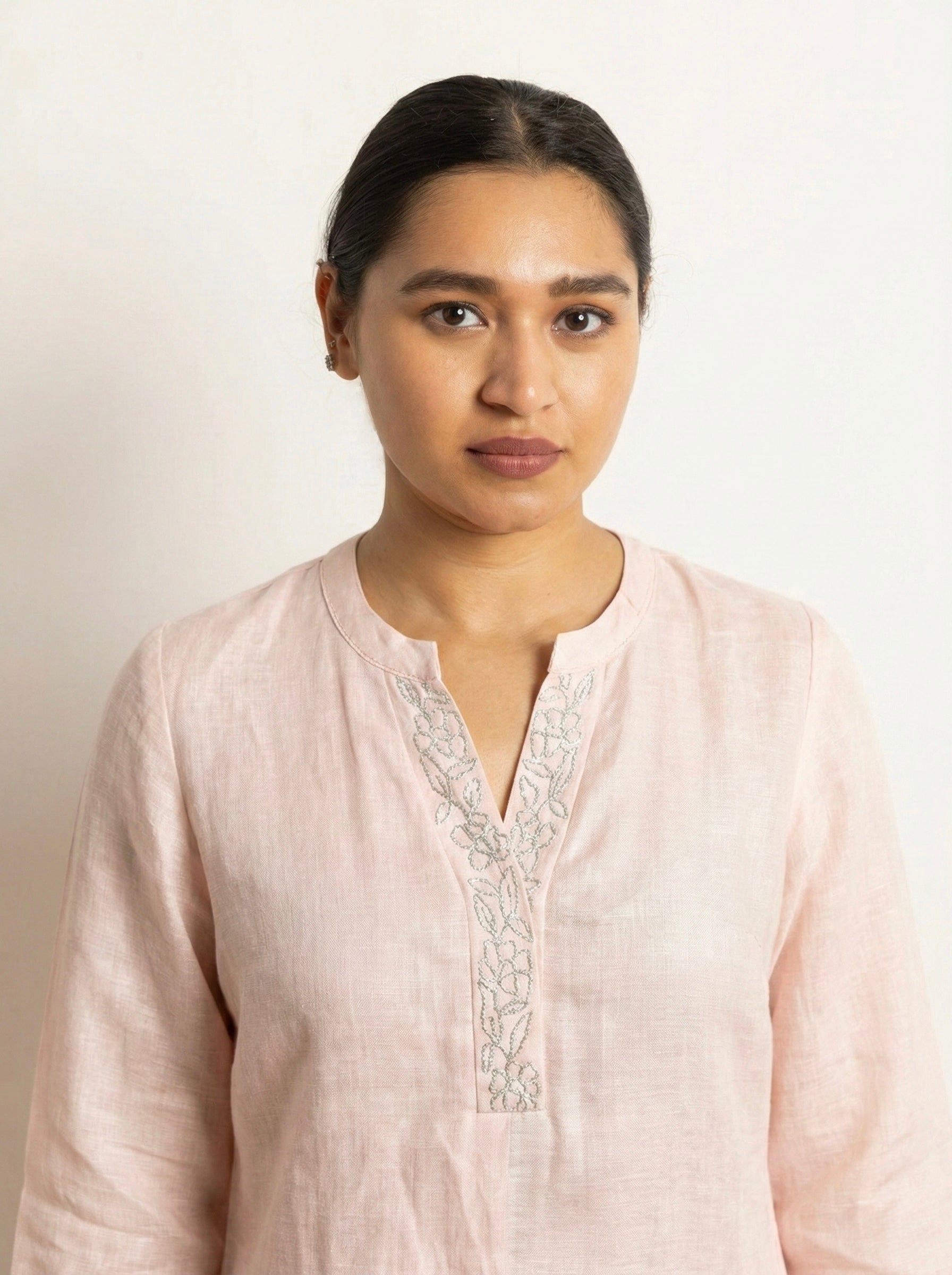 Sliver Zari Linen Set with Handwork