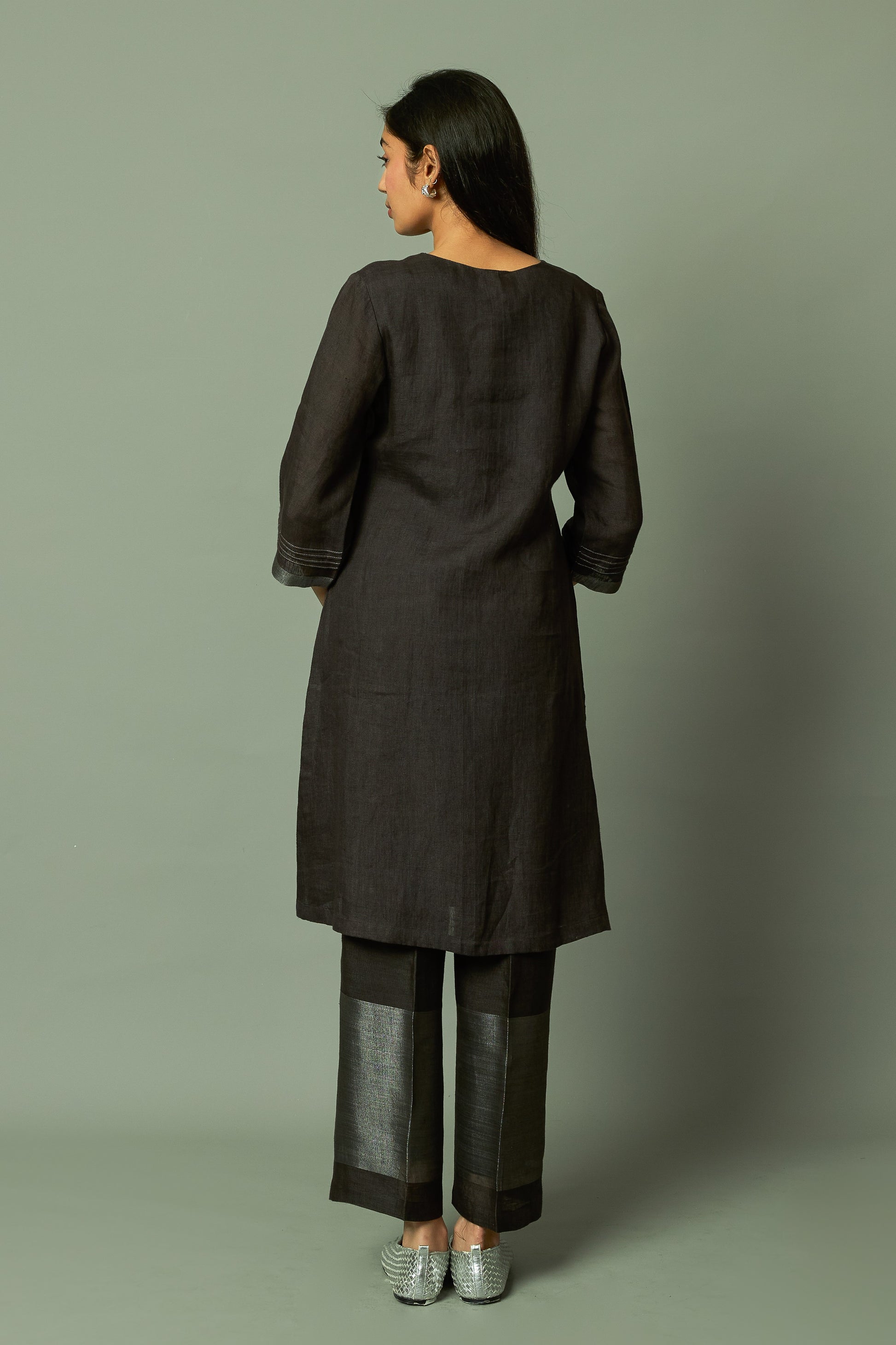 Woven Sliver Zari Panel Kurta Set with Zari Embroidered Embellishment | Oregano