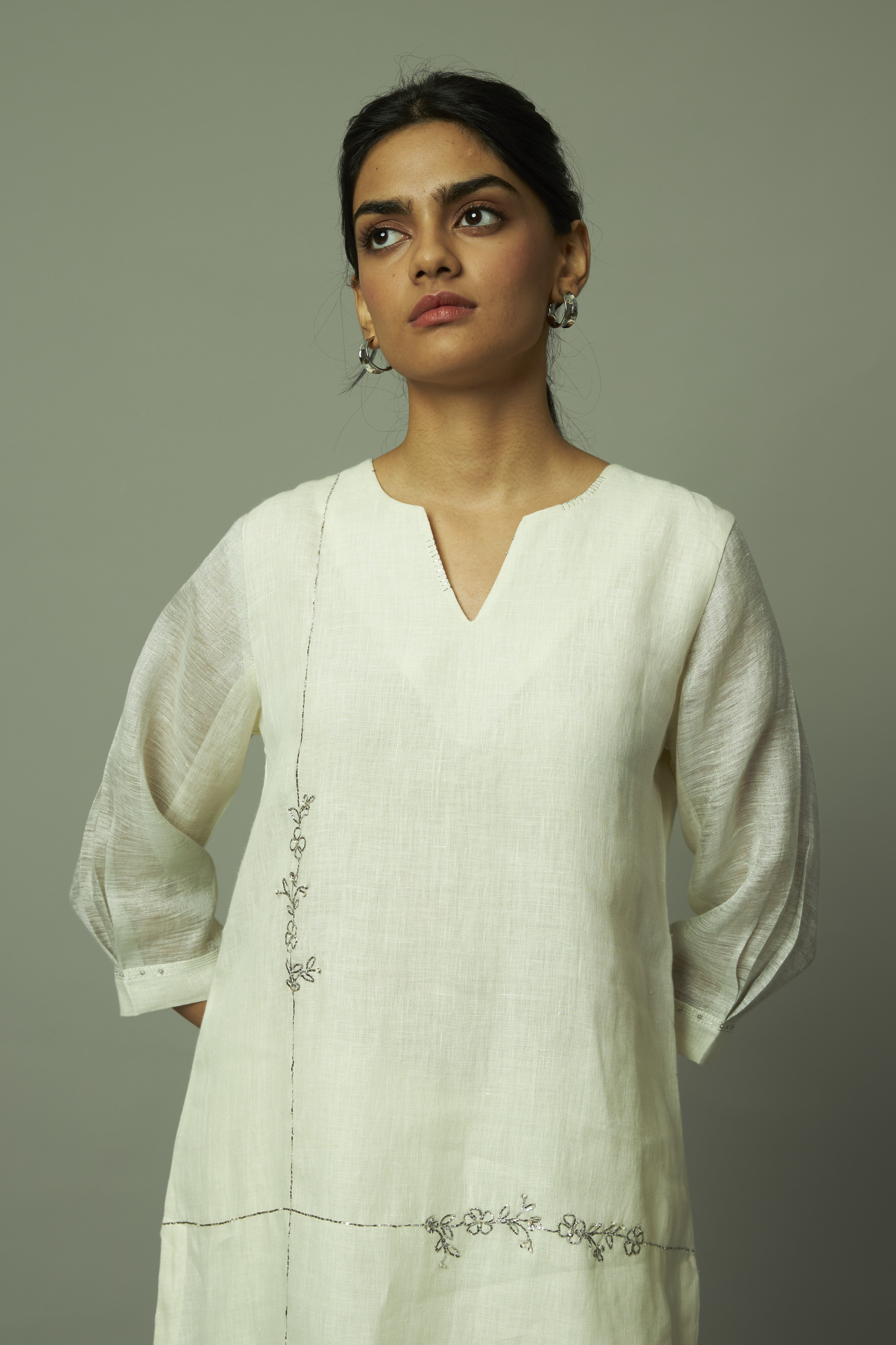 Khat Pita Work Zari Linen Tuinc Set | Oregano