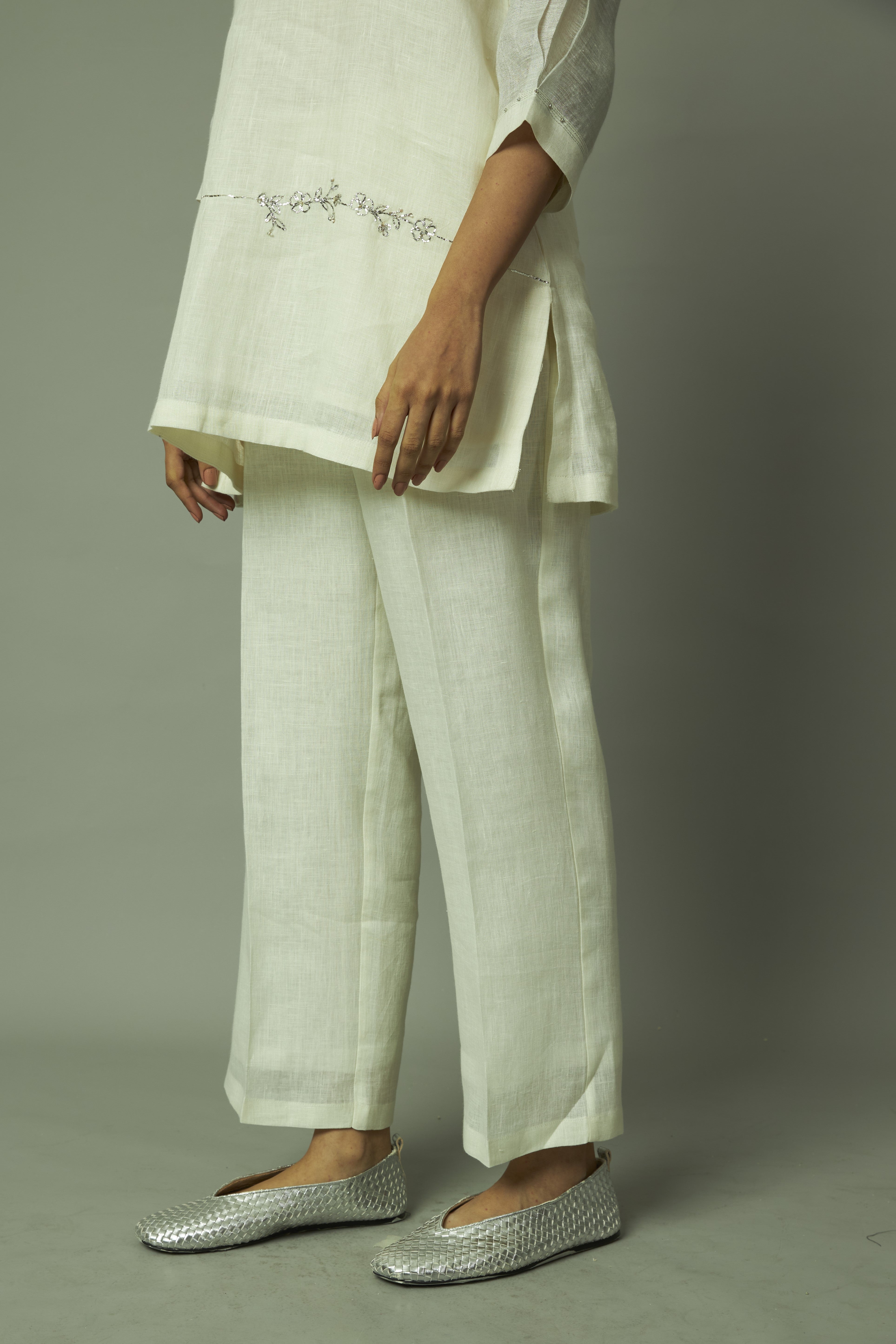 Khat Pita Work Zari Linen Tuinc Set | Oregano
