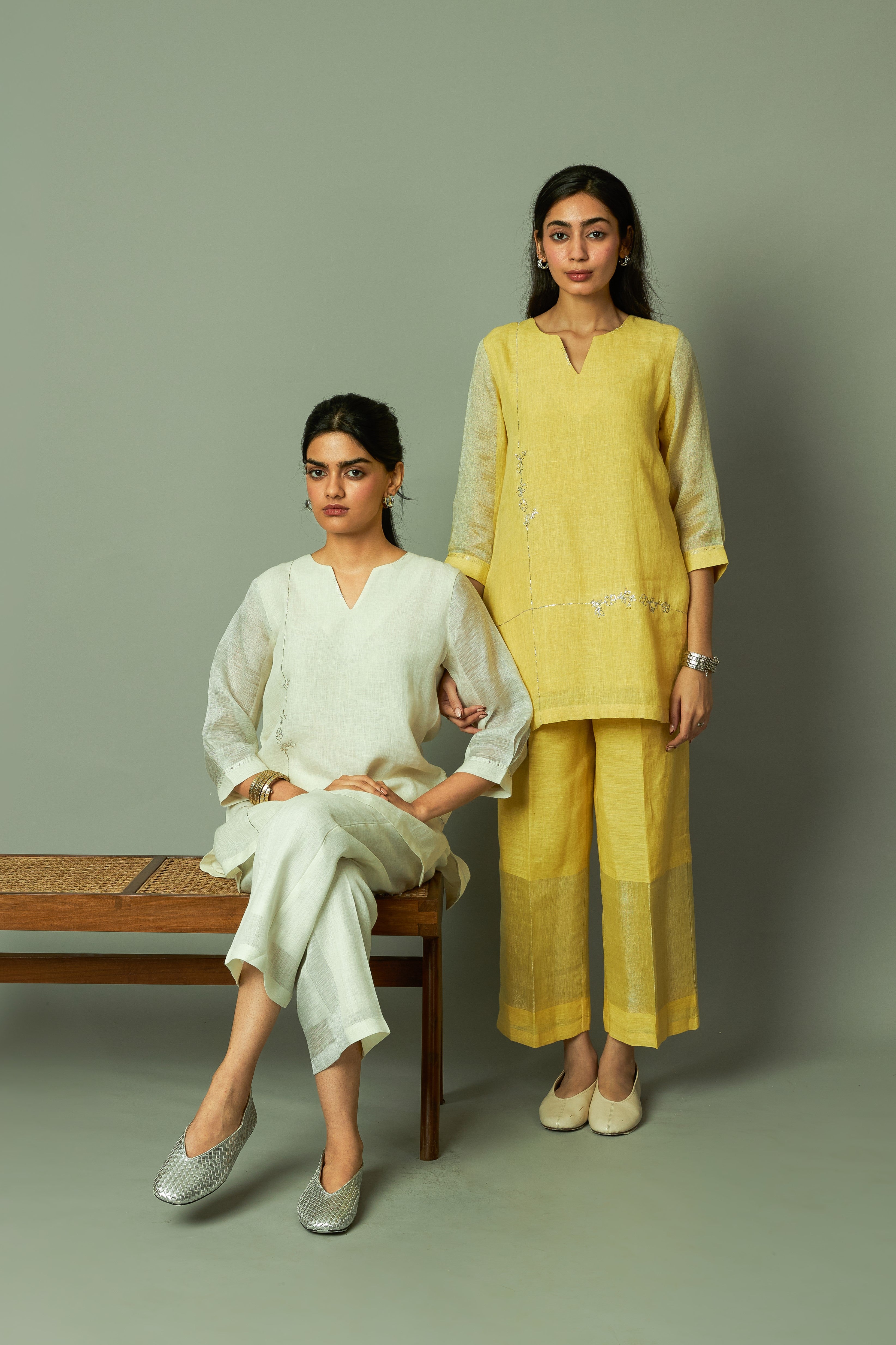 Khat Pita Work Zari Linen Tuinc Set | Oregano