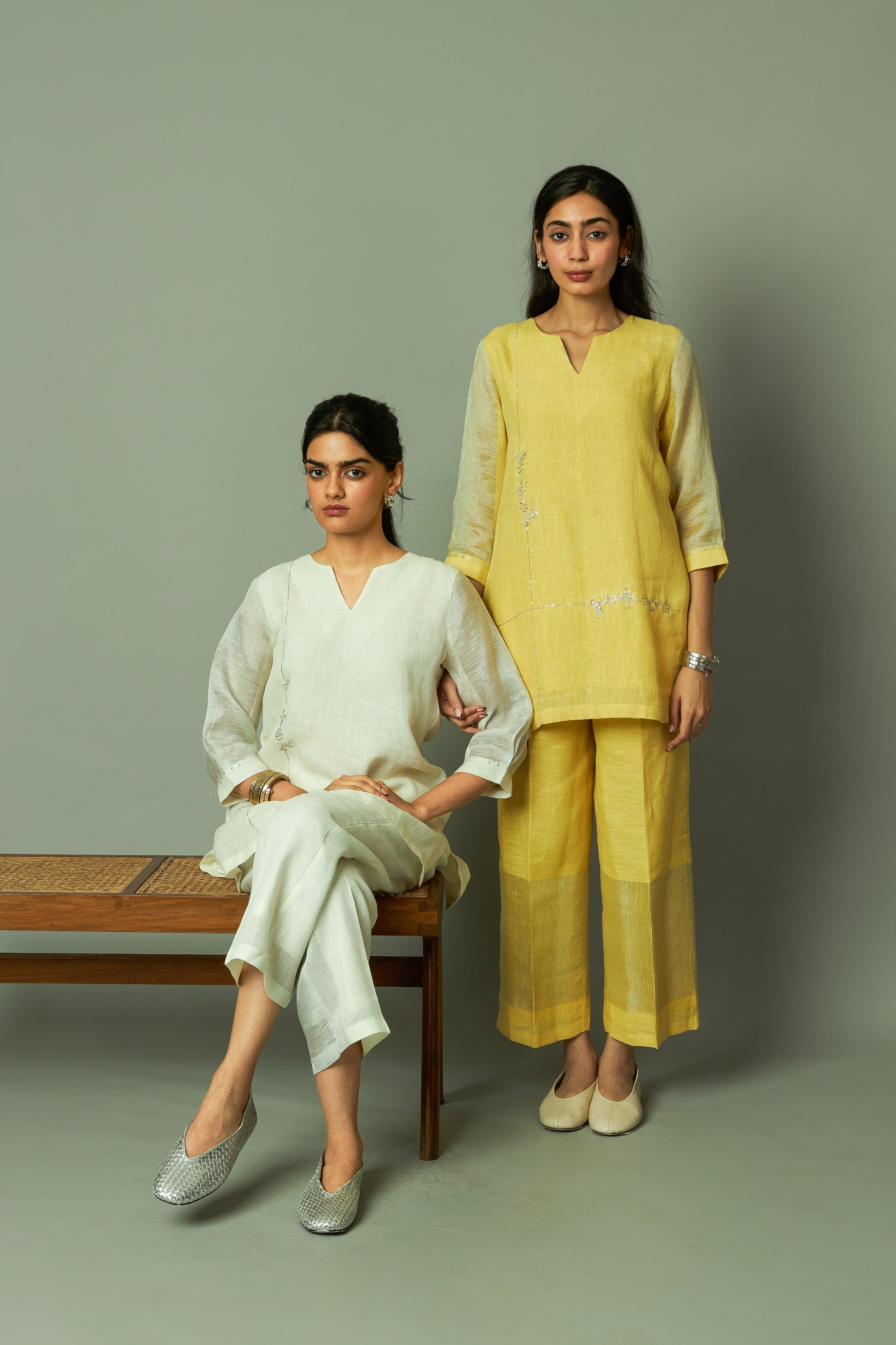 Khat Pita Work Zari Linen Tuinc Set | Oregano