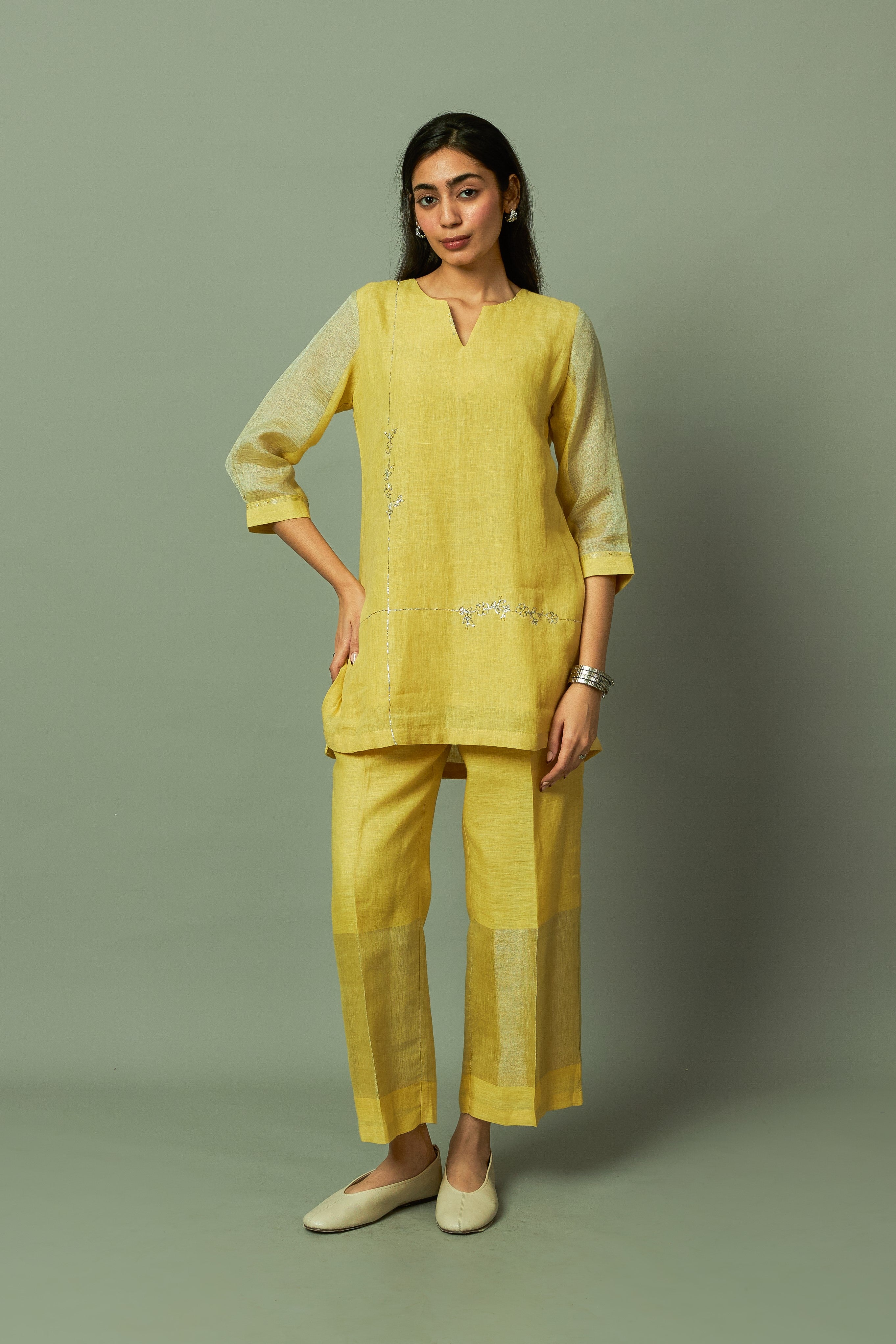 Khat Pita Work Zari Linen Tuinc Set | Oregano