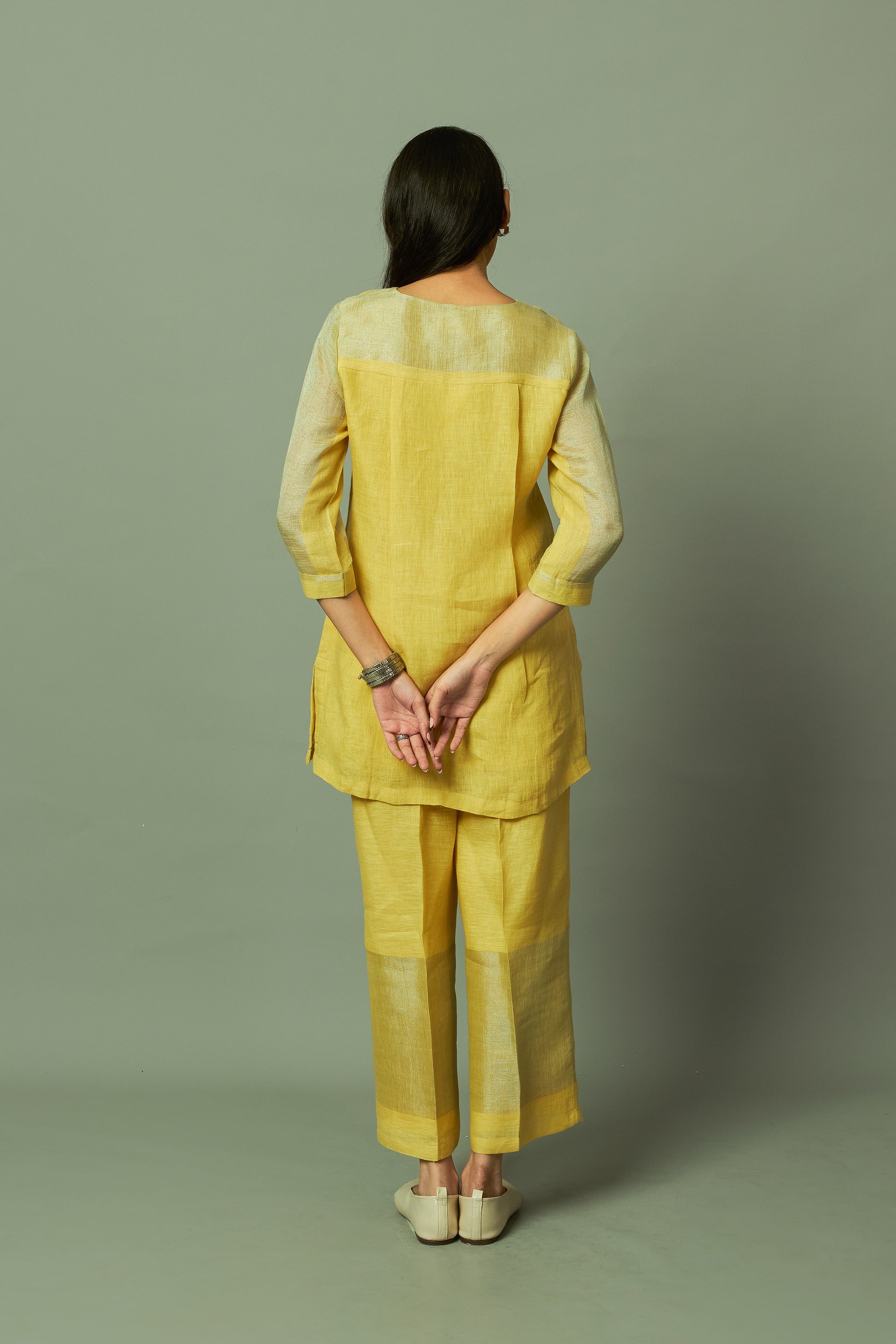 Khat Pita Work Zari Linen Tuinc Set | Oregano