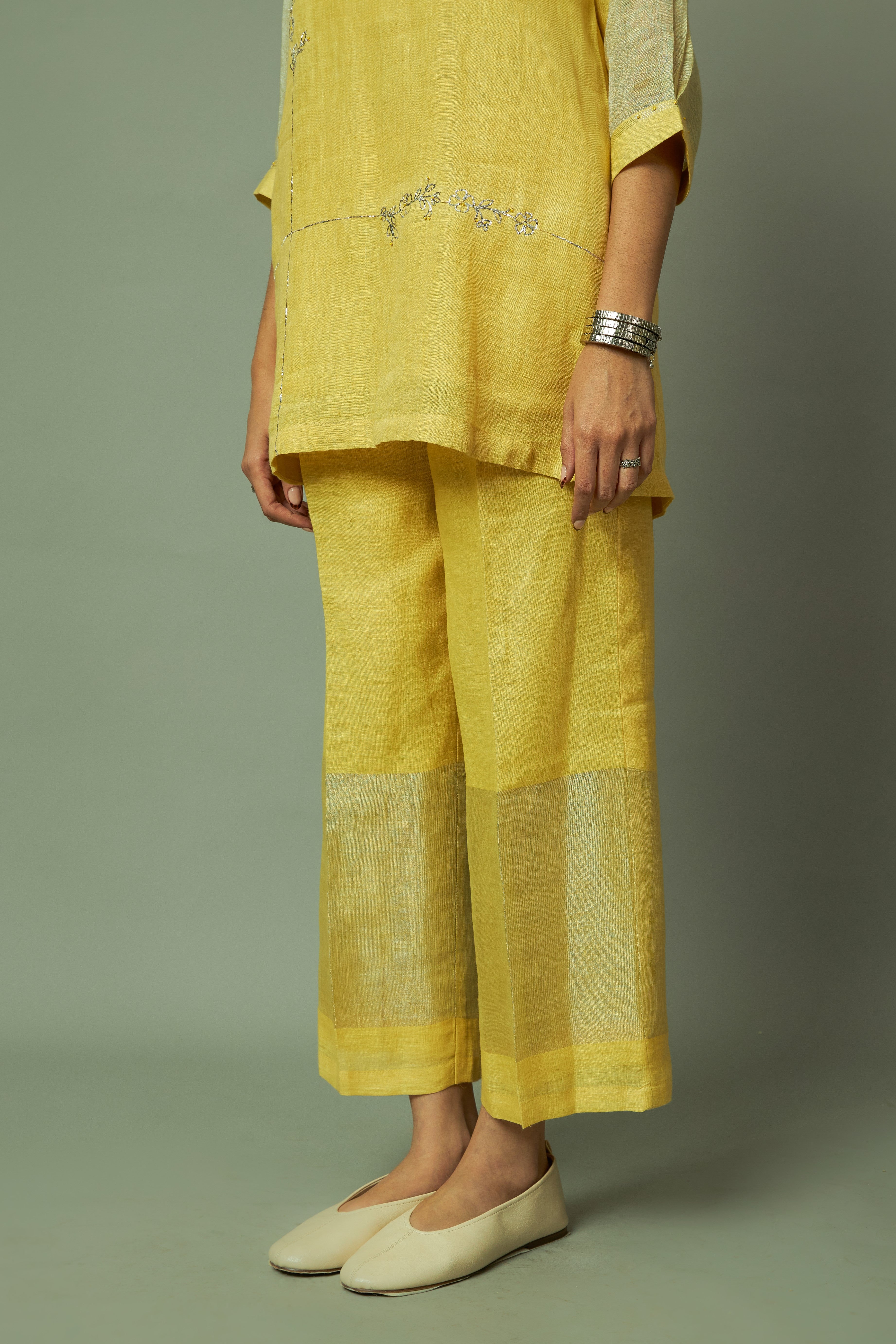Khat Pita Work Zari Linen Tuinc Set | Oregano